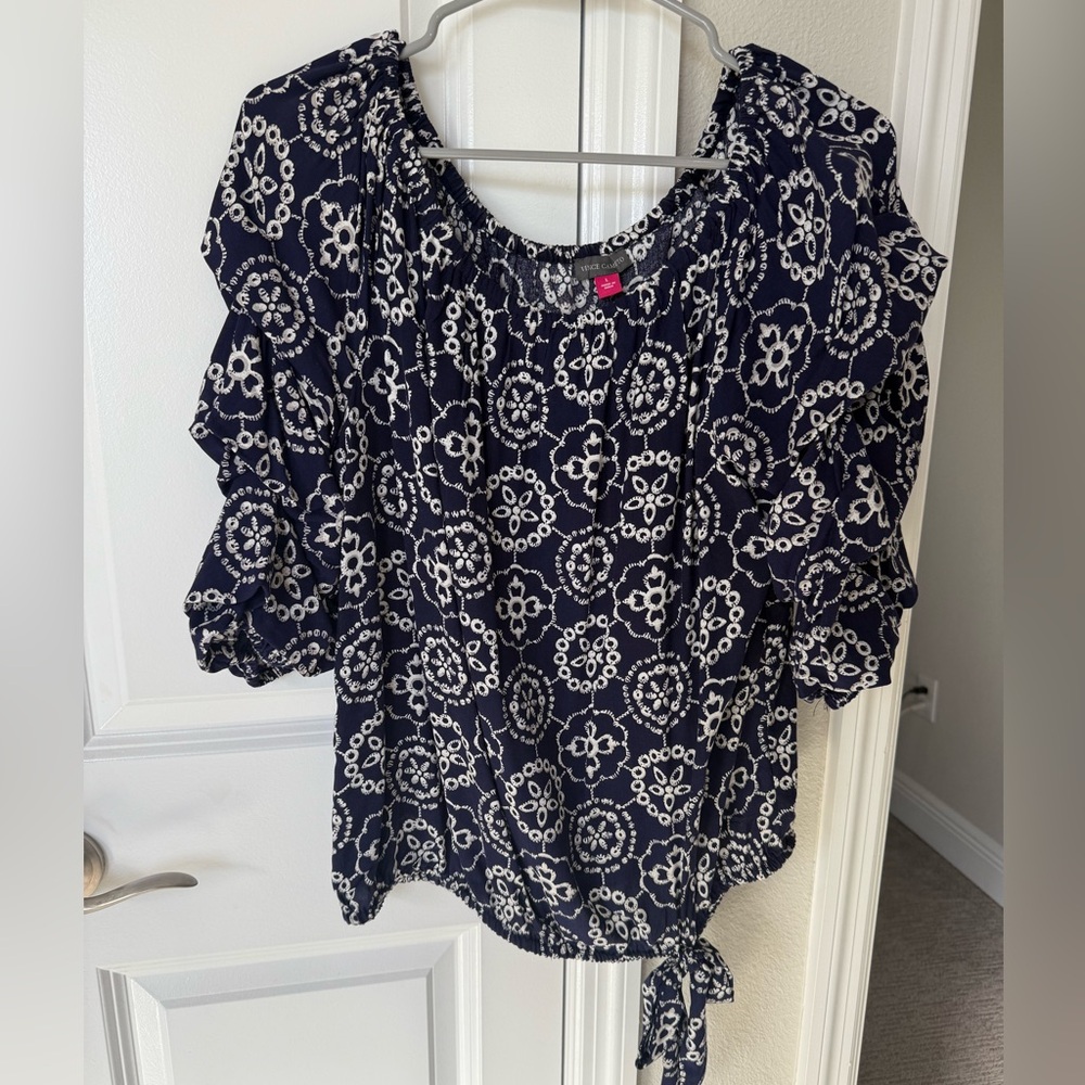 Vince Camuto Women’s Off-the-shoulder bubble sleeve top